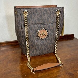 Michael Kors Samira Pebbled Leather Medium Chain Bucket Messenger Bag 38H1C1MM8B